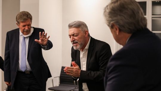 Los pastores evangélicos oraron en Olivos con Fernández.