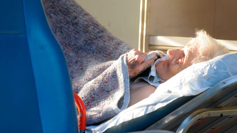 Traslado de adultos mayores del hogar San Lucas de parque Avellaneda