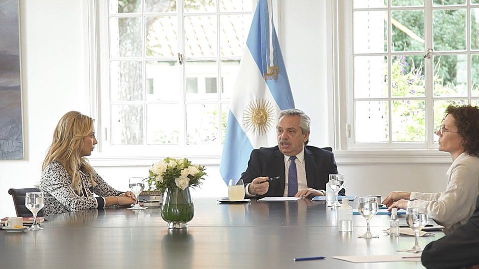 REUNION. Fernández recibió a las autoridades de Unicef que le presentaron un informe con datos preocupantes