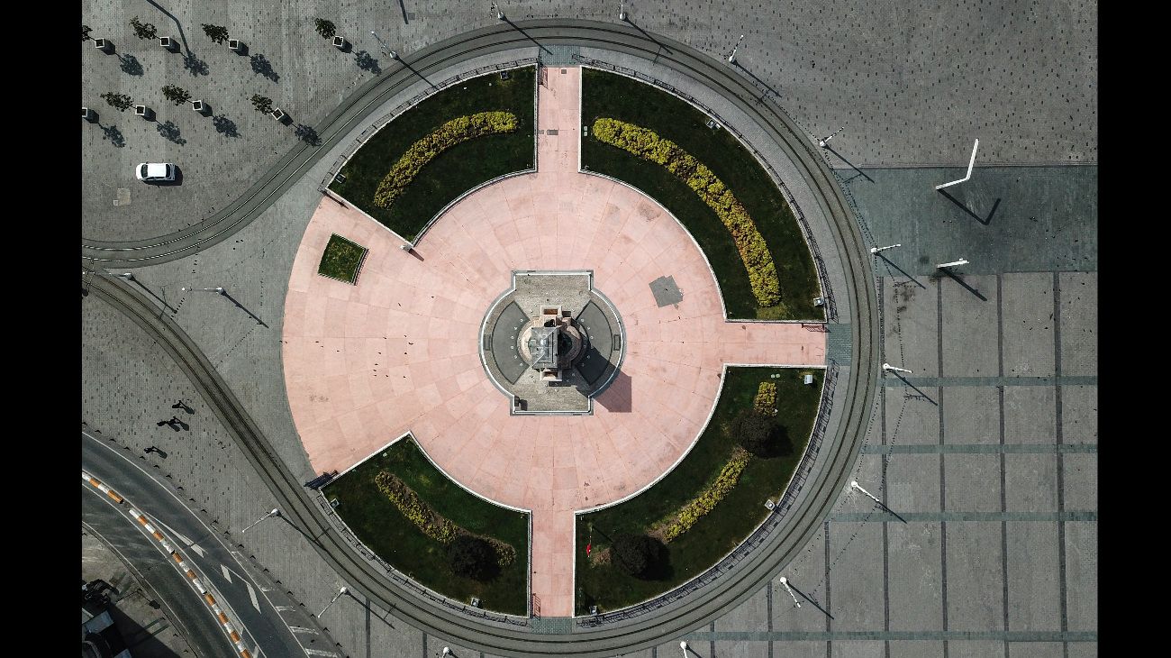 Vista general del monumento de la República en la Plaza Taksim de Estambul, Turquía 