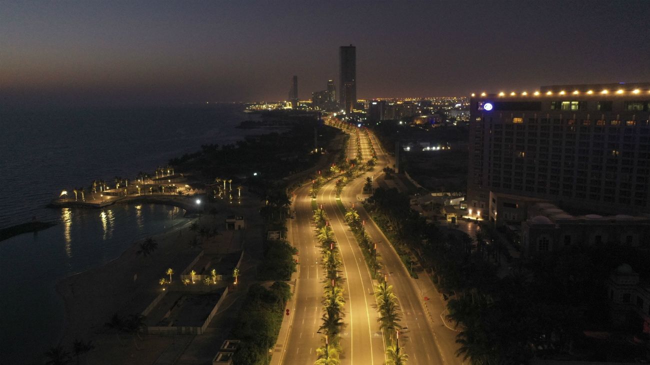 Las calles desiertas en la ciudad costera saudita de Jeddah 