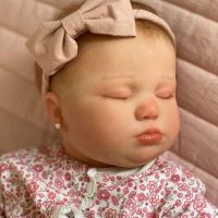 Natalie Weber le compró a su hija, Mía, una bebe de juguete igual a ella de niña