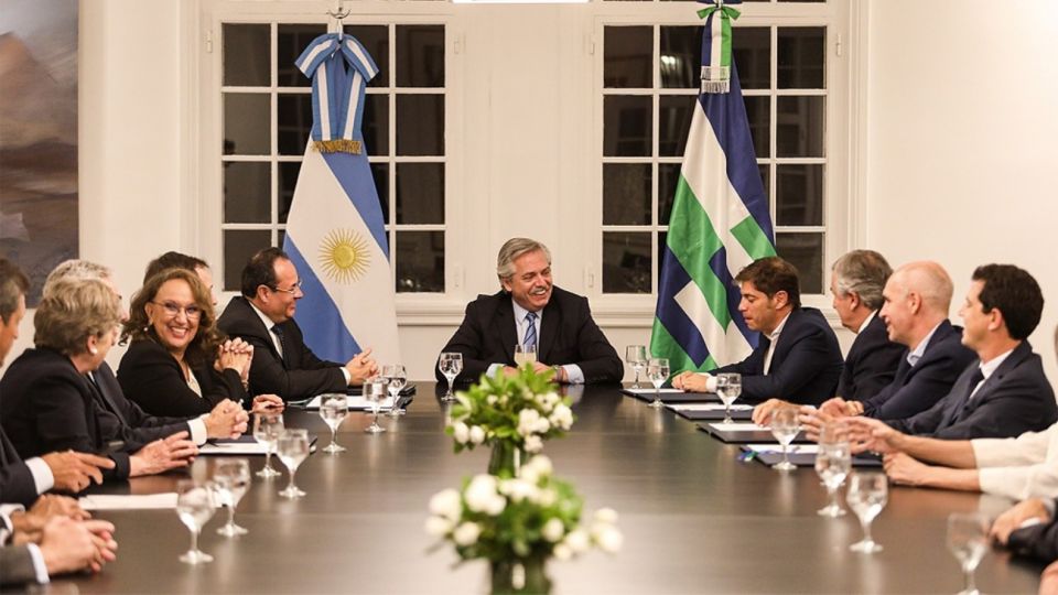 Alberto Fernández junto a los gobernadores.