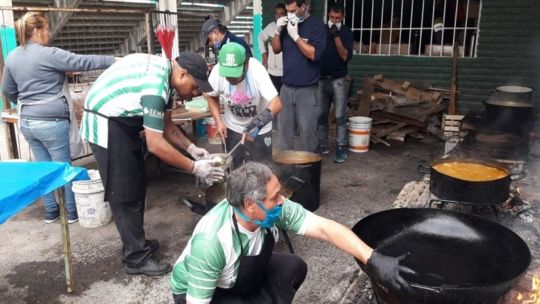 LAFERRERE SOLIDARIO. EL CLUB DEL OESTE BONAERENSE ORGANIZÓ OLLAS POPULARES EN MEDIO DE LA CRISIS.