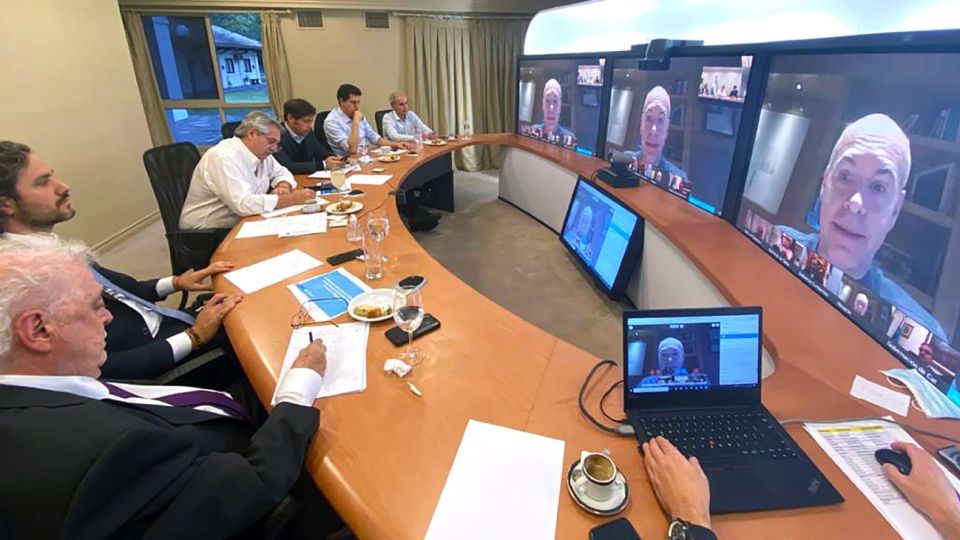 Alberto Fernández, en reunión con los gobernadores.
