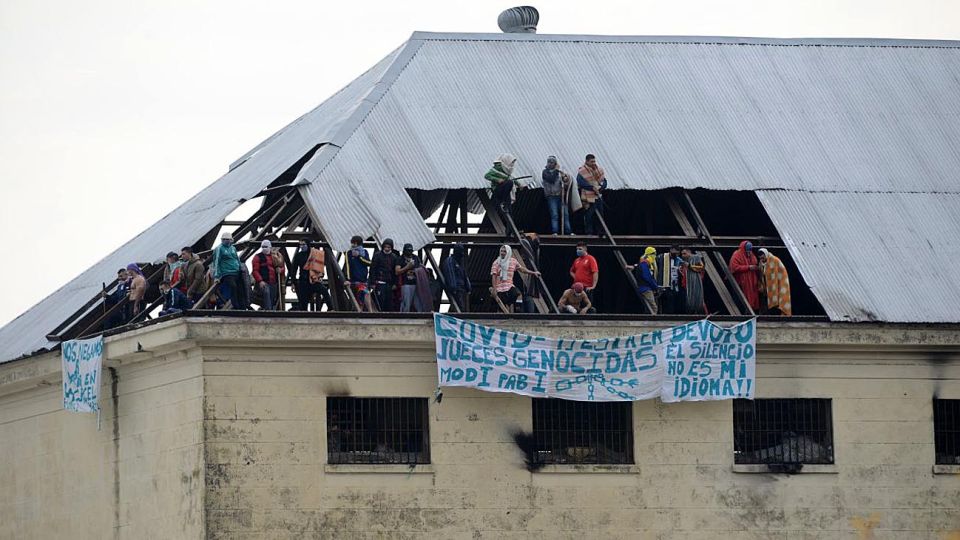 Reclusos en los techos del Penal de Devoto