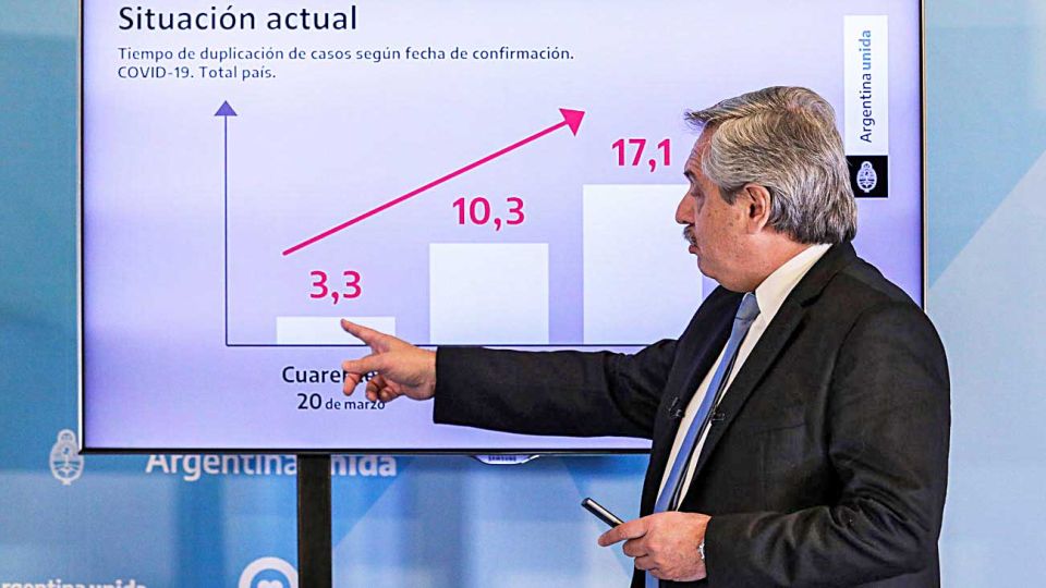 Profesor. Otra vez apeló a las filminas.