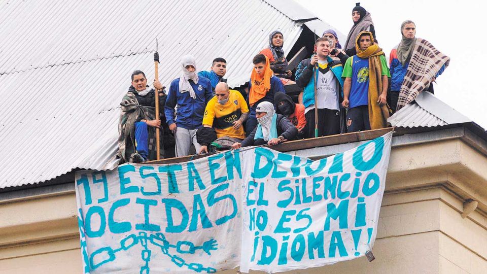 Reclamo. Se vivieron ocho horas de tensión en el penal federal.