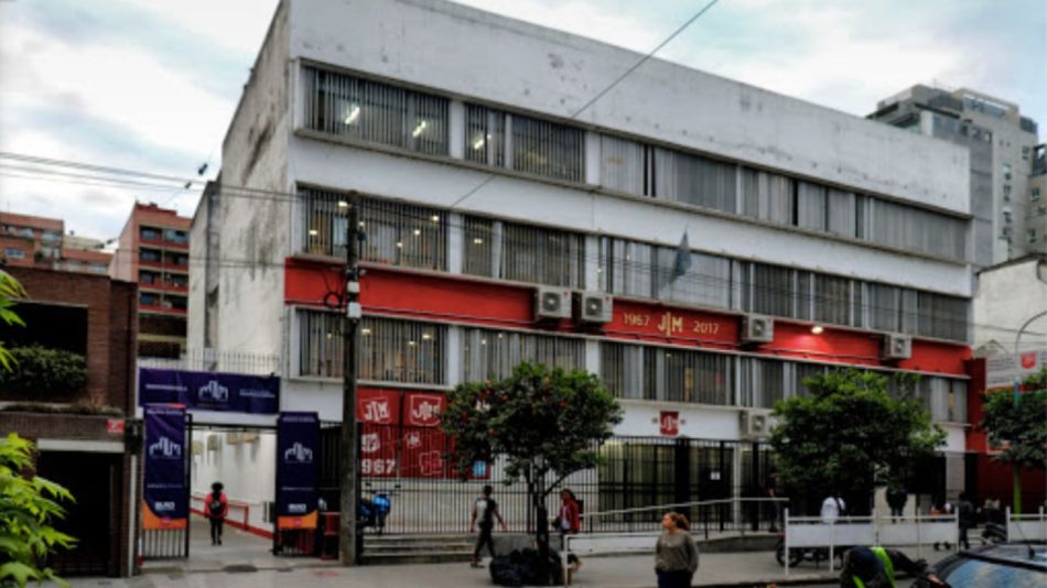 El quiosco está en Junín al 600, en la vereda del instituto JIM.