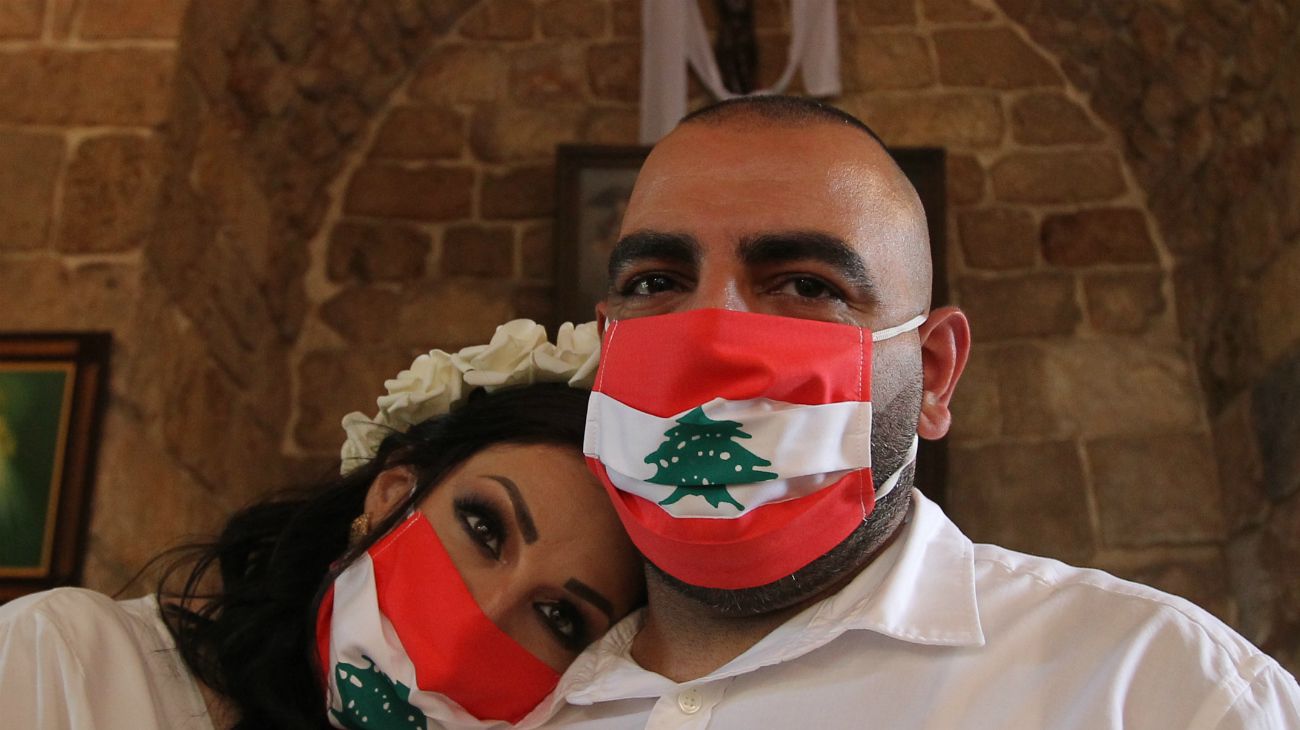 Joanna y Marc, el 18 de abril en su boda en la iglesia de Saint Georges, región de Hadath, en Beirut, Líbano