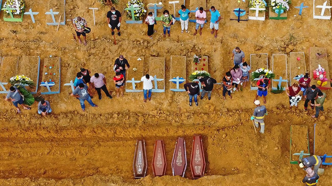 La llegada del pico del virus en el país se produce en un momento en el que capitales como Manaos, Río de Janeiro, Fortaleza, Recife o Belo Horizonte ya están con su sistema público de salud al máximo de su capacidad.