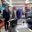 Macron sale de compras y Briggitte en cuarentena