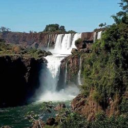 De a poco se va recuperando el caudal de augua en las Cataratas del Iguazú, pero no llega a su potencia habitual.