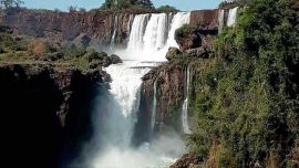 De a poco se va recuperando el caudal de augua en las Cataratas del Iguazú, pero no llega a su potencia habitual.