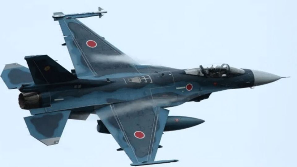 El ministro de Defensa japonés no cree en los platos voladores, pero igual preparó un plan de contingencia.