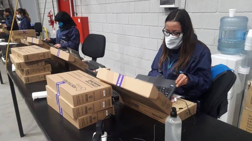 preparan las 135.000 netbooks y tablets que se distribuirán en el conurbano bonaerense