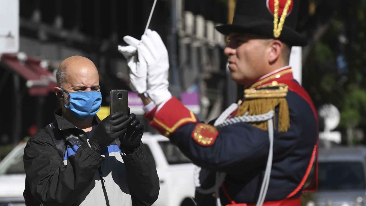 telam  29/04/2020 16:56  Como todos los anos, los Patricios realizaron la practica para el 25 de Mayo, en las inmediaciones de Plaza de Mayo. | Foto:telam