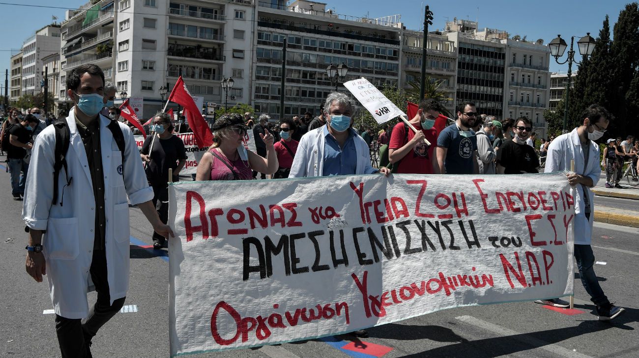 Los sindicatos griegos comunistas convocaron a una reunión frente al Parlamento.