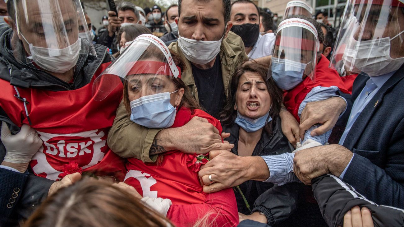 La policía turca reprimió violentamente a manifestantes en Estambul.