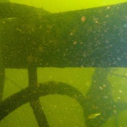 El flanco aguas abajo (estribor) se encuentra en perfecto estado de conservación.