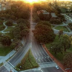 2020-04-30 - 19:05:00 hs.  Buenos Aires: La ciudad en cuarentena vista desde el drone  La zona de parques de la Recoleta vista desde el drone. | Foto:telam