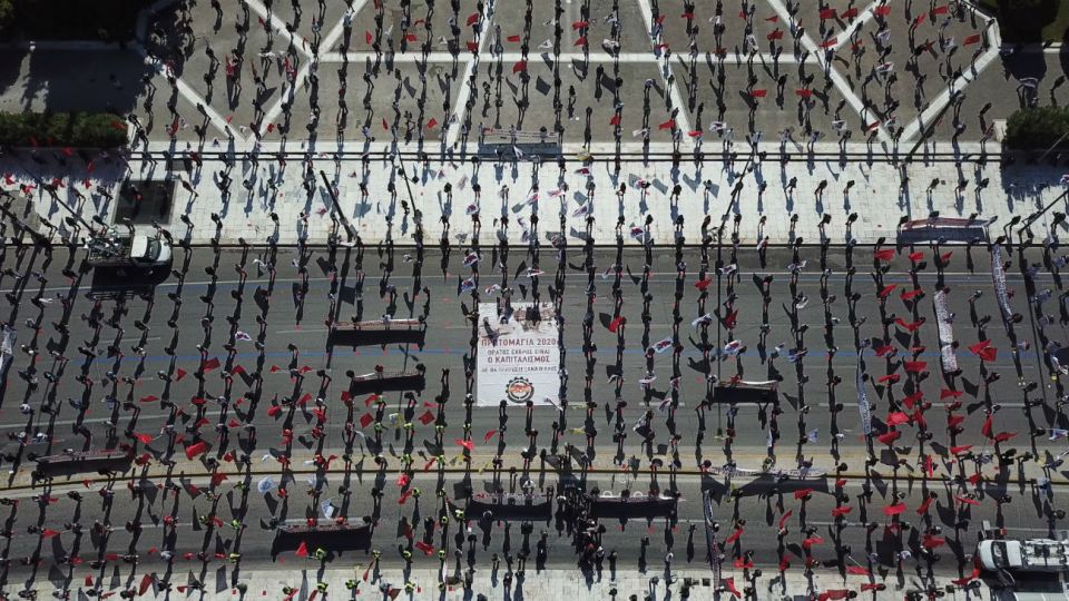 Distanciamiento social: en Grecia se respetó la distancia entre los manifestantes.