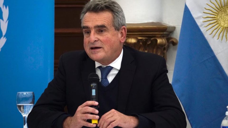 La gobernadora Alicia Kirchner y el ministro de Defensa Agustín Rossi en Río Gallegos.