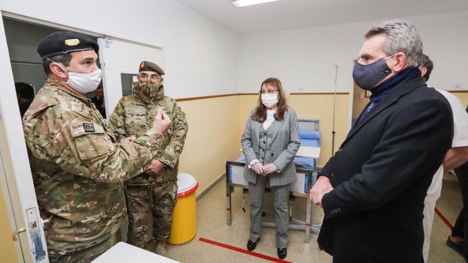 La gobernadora Alicia Kirchner y el ministro de Defensa Agustín Rossi en Río Gallegos.