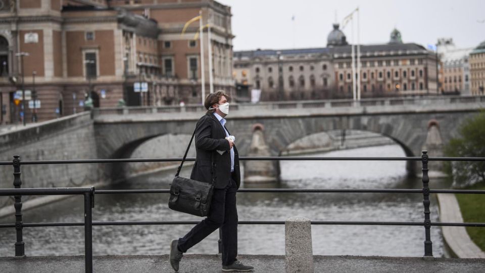 SUECIA. La OMS elogió la estrategia de confiar en los ciudadanos.