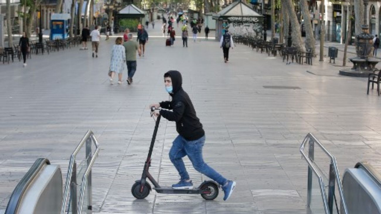 Los españoles salieron a las calles luego de 48 días encerrados.