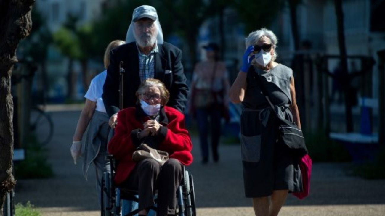 Los españoles salieron a las calles luego de 48 días encerrados.