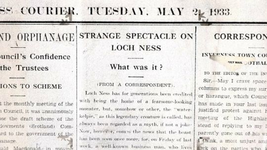 El 2 de mayo de 1933, el diario escocés The inverness Courier saltaría a la fama mundial al publicar un detallado artículo en el que habló de un “una criatura” y un “extraño espectáculo en el lago Ness”, unos 270 km de Edimburgo.