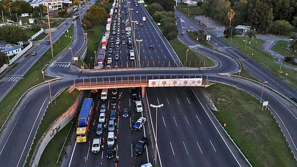 Controles. Los varados deberán mostrar un “Certificado para el regreso al domicilio habitual”.
