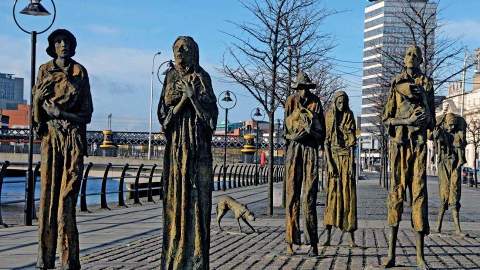 Dublin. Homenaje a las víctimas de la hambruna provocada por la crisis de la papa, a mediados del siglo XIX. Un hecho que cambió al mundo, como lo hará la pandemia.