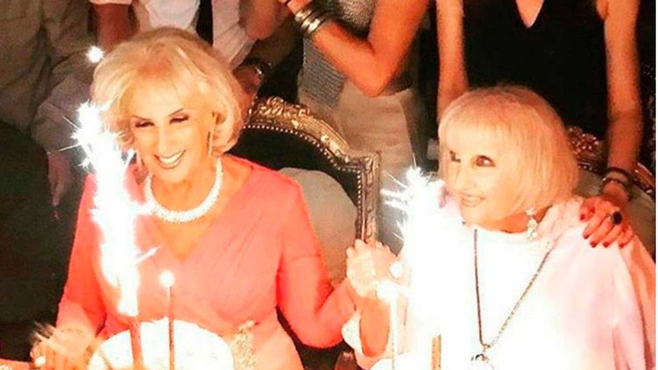 Celebración. La diva de los almuerzos junto a su hermana Goldie festejando su cumpleaños.