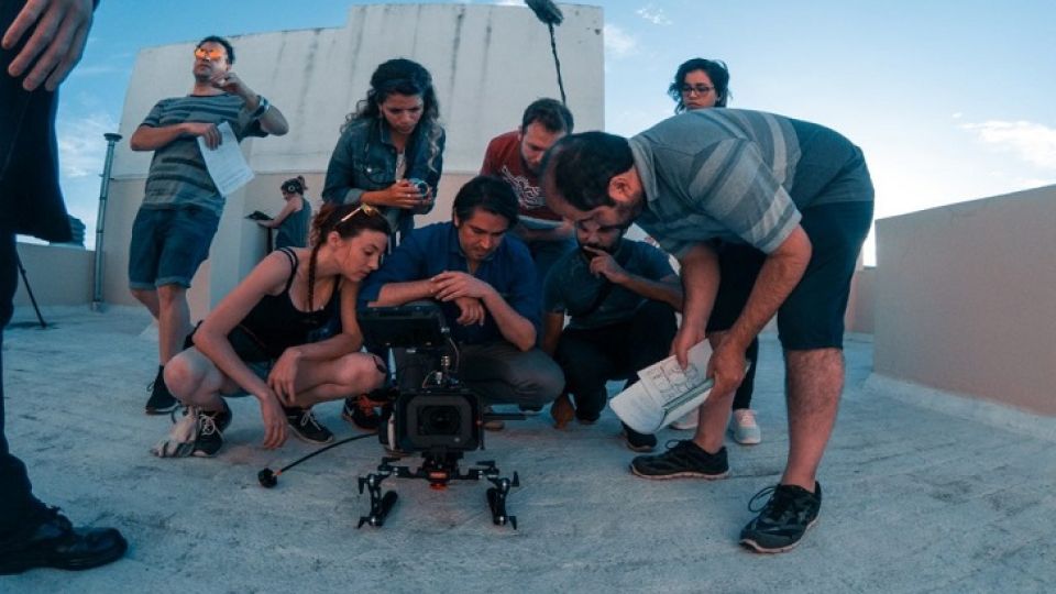 SECTOR AUDIOVISUAL. Con producciones y coproducciones frenadas, la industria se enfoca en el desarrollo de guiones y prepara un protocolo para la vuelta a la actividad.
