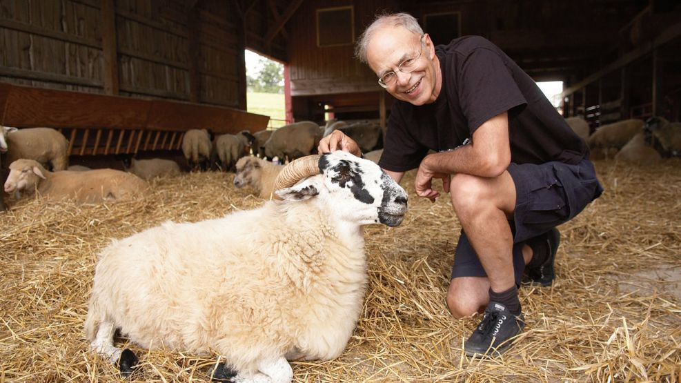Papá del veganismo: Peter Singer escribió en 1975 Liberación animal, la biblia a favor de los animales.
