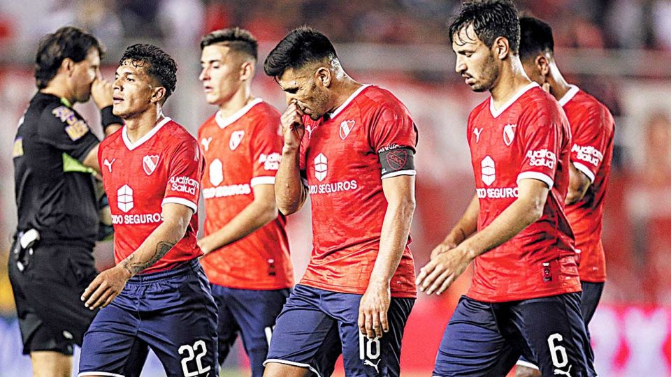 Deudas. Los jugadores del Rojo planean intimar al club.