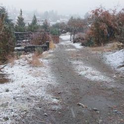La nieve se adelantó un mes en Bariloche: este lunes 4 de mayo algunos barrios amanecieron blancos.