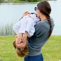Pampita juega con sus hijos en cuarentena