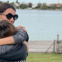 Pampita juega con sus hijos en cuarentena