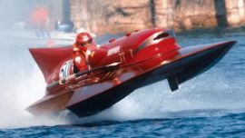 La búsqueda de nuevos desafíos llevó a la empresa a algo impensado, desarrollar un barco de carreras.