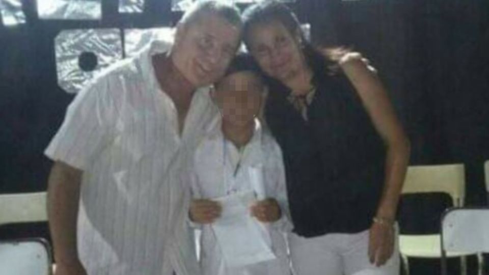 El presunto femicida, su mujer y uno de sus hijos en un acto escolar de diciembre del año pasado.