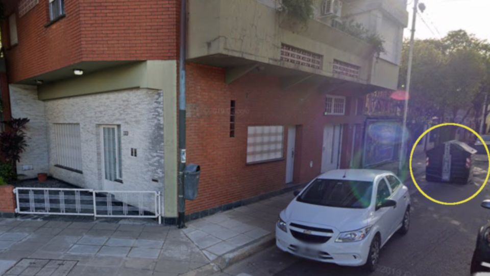 El contenedor ubicado en la calle Olof Palme al 4500, donde este domingo encontraron el feto.