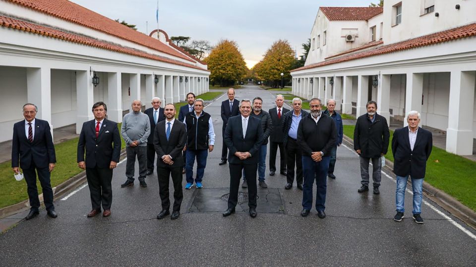 El presidente Alberto Fernández recibió el respaldo de empresarios y trabajadores para la renegociación de la deuda, en una reunión esta tarde en la Residencia de Olivos.