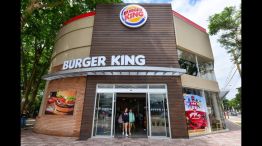 Starbucks y Burger King cierran 13 locales en el país