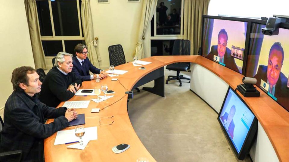 "Alberto Fernández habló por videoconferencia con el titular del Banco de Desarrollo de América Latina (CAF), Luis Carranza Ugarte"