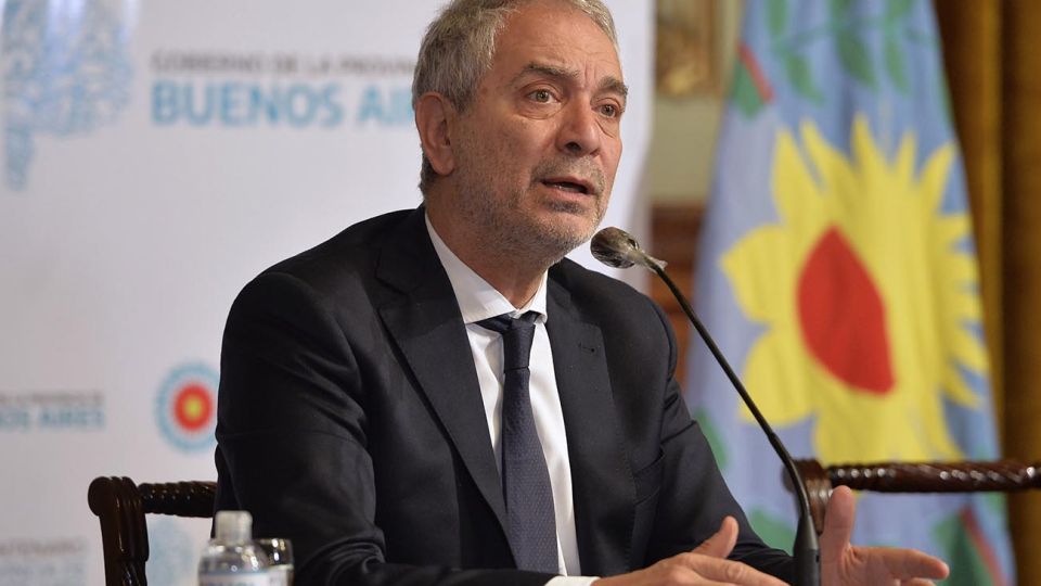 El gobernador de la provincia de Buenos Aires, Axel Kicillof, junto al ministro de Justicia y Derechos Humanos, Julio Alak, y de Seguridad, Sergio Berni, ofrecieron hoy una conferencia de prensa donde anunciaron la inauguacion de1.350 nuevas plazas en el Servicio Penitenciario Bonaerense