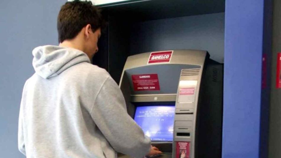 Hubo problemas para cobrar el IFE hoy por la red Banelco