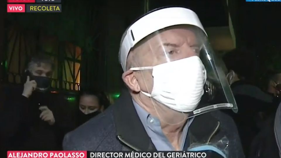 El doctor Alejandro Paolasso, uno de los médicos responsables del geriátrico Carpe Diem, en Recoleta.